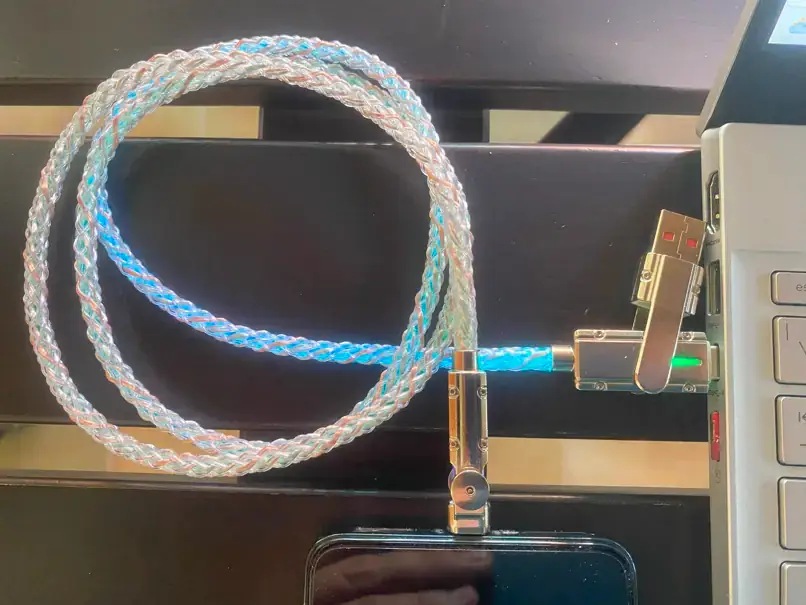 Cavo USB-c luminoso rotante colori arcobaleno